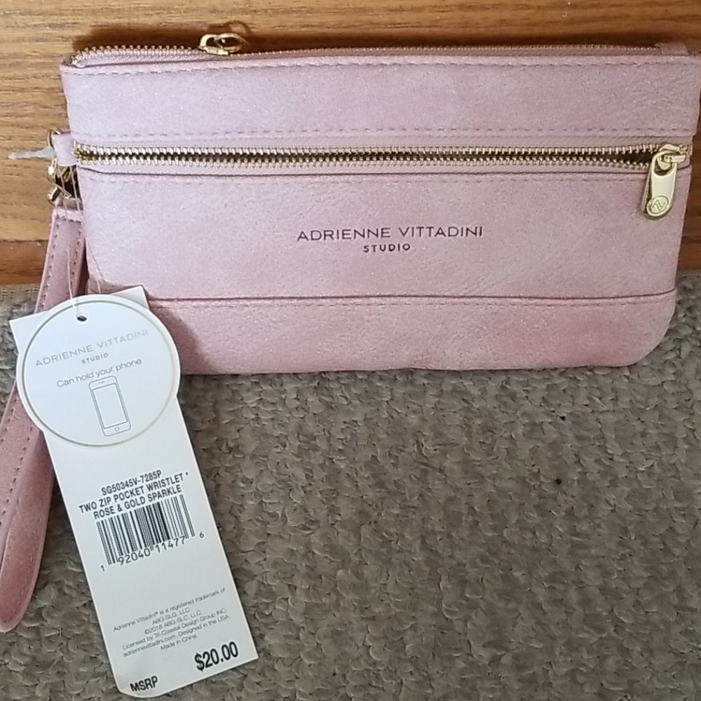 Holiday price drop- NWT Adrienne Vittadini cell phone holder